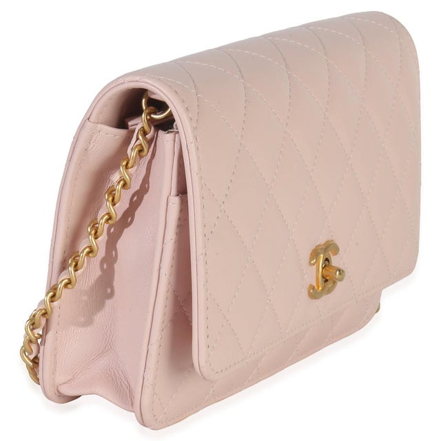 Traditional Pink Quilted Lambskin CC Pearl Crush Wallet On Chain For Sale - Image 3 of 9