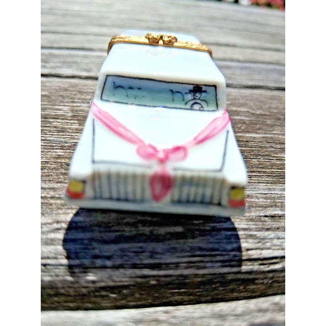 Figurative Late 20th Century Artoria Limoges Trinket Box “Just Married“ Limousine #179 of Limited Edition For Sale - Image 3 of 6
