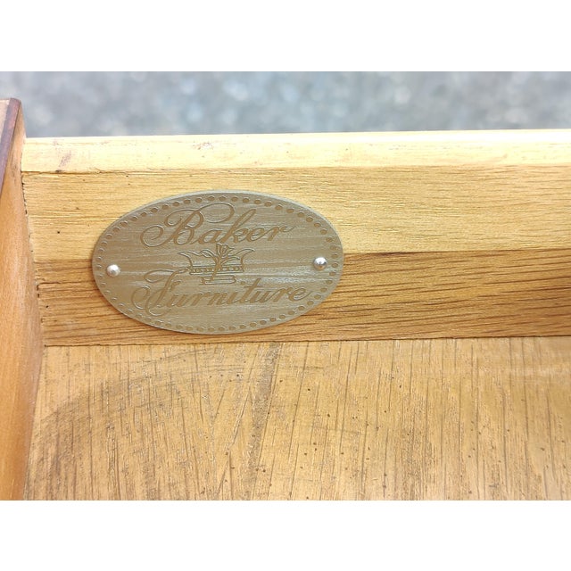 Mid 20th Century Baker Furniture Burled Walnut Queen Anne Tea Table For Sale - Image 5 of 10