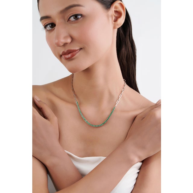 Green Modern 3.85ct Round Emerald Tennis Necklace With Paperclip Chain in 18k Gold For Sale - Image 8 of 18