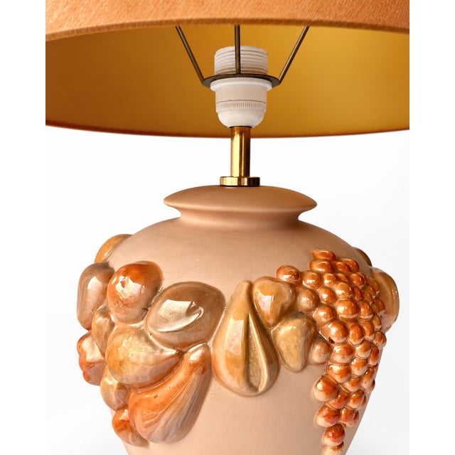Vintage ceramic table lamp in a characteristic mediterranean/italian style, dating from the 1970s/80s. The substantial...