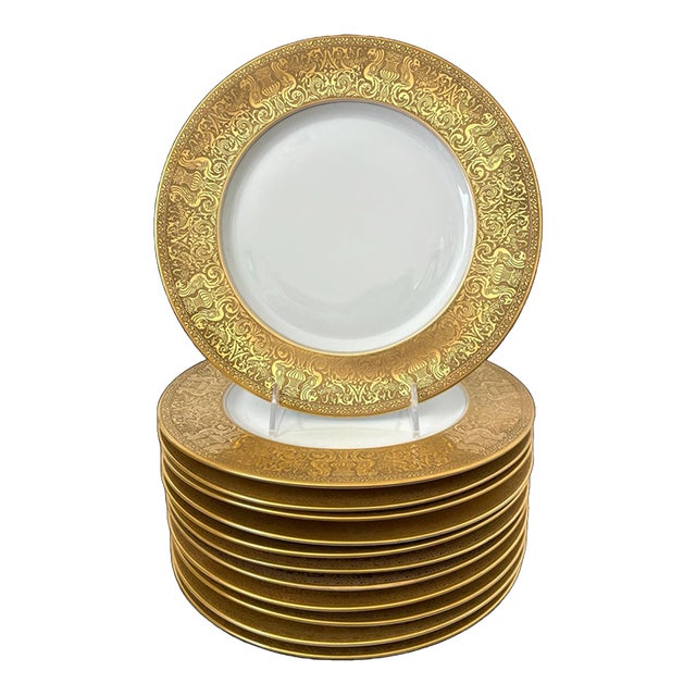 Traditional 1910s Edwardian Heinrich & Co Selb Bavaria Heavy 22k Gold Encrusted Set 12 Dinner Plates 6304 For Sale - Image 3 of 14