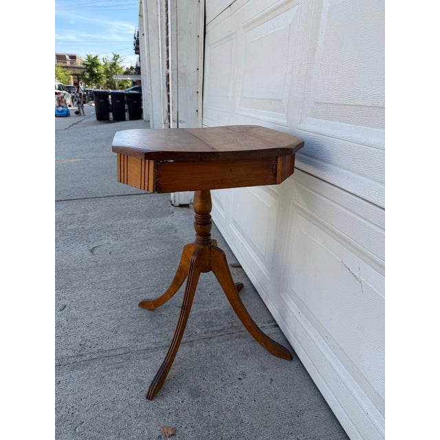 Gold Vintage Federal Revival Wood Pedestal Side Table With Traditional Carved Details For Sale - Image 8 of 12