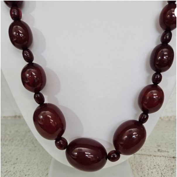 Art Deco Faturan Cherry Amber Bakelite Bead Necklace 88 Grams For Sale - Image 4 of 6