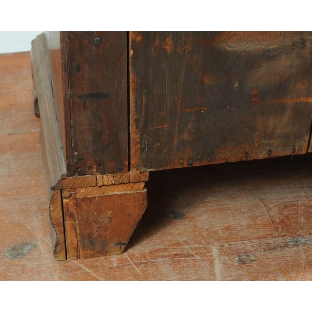 Wood Mid 18th Century Georgian Chest With Bracket Feet and Unusual Drawer Arrangement For Sale - Image 7 of 11