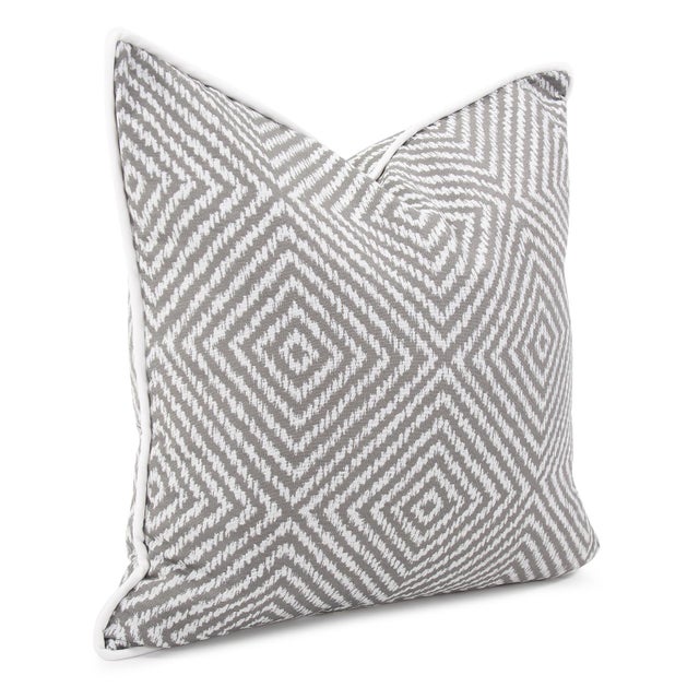 The global geometric pattern of this woven fabric is completely on trend with todays hottest lifestyles. The subtly of...