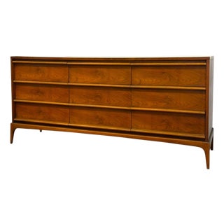 Mid-Century Modern 9-Drawer Walnut Lowboy Dresser Dovetailed Drawers by Lane. For Sale
