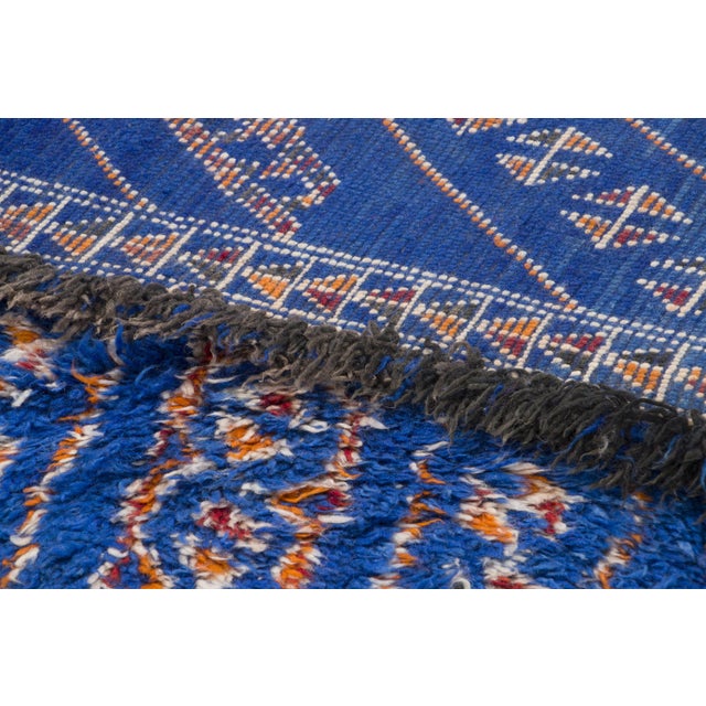 Textile Vintage Moroccan Berber Wool Rug With Chevron Design by Rug & Kilim, 1950-1959 For Sale - Image 7 of 9