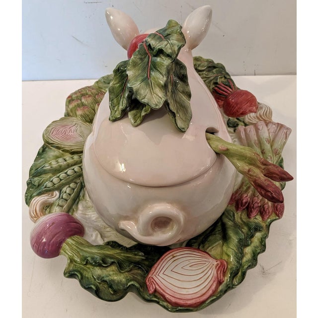 Charming and whimsical pig soup /stew tureen. Marked on the bottom Classic FF FRENCH MARKET fitz floyd. Impressive size...