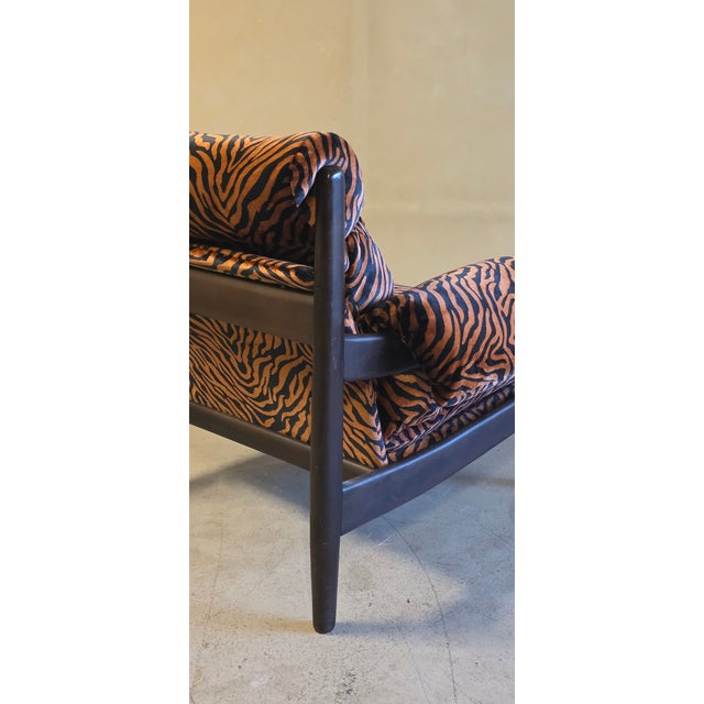 Set of Vintage Lounge Chair with Ottoman in Orange Zebra Velvet Fabric, 1970s For Sale - Image 6 of 15