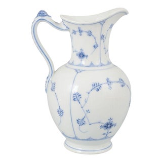 Chocolate Jug in Porcelain with Blue Fluted Pattern from Royal Copenhagen, 1890s For Sale