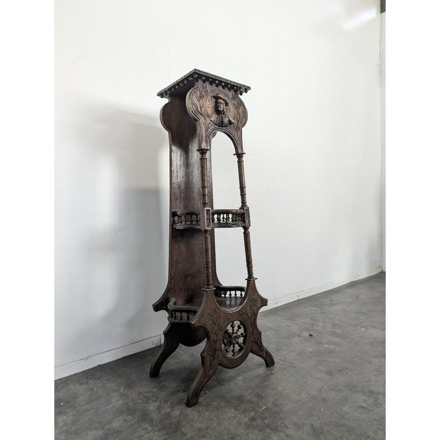 Breton Chestnut Side Table, in Very Good conditions.