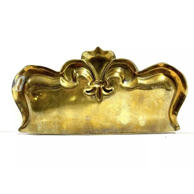 Metal Vintage Brass Table Crumber Set – Fleur-De-Lis Decorative Crumb Catcher & Dustpan For Sale - Image 7 of 11
