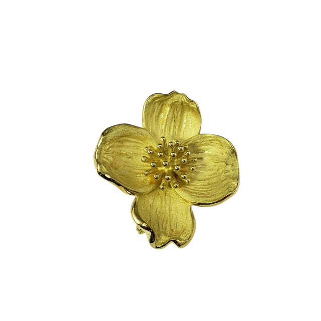 Contemporary Late 20th Century Tiffany & Co. 18 Karat Yellow Gold Dogwood Flower Brooch For Sale - Image 3 of 6