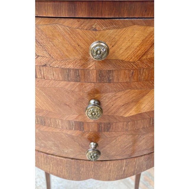 1930s Pair of French Louis XV Style Marquetry Nightstands With Drawers and Cabinet For Sale - Image 12 of 15