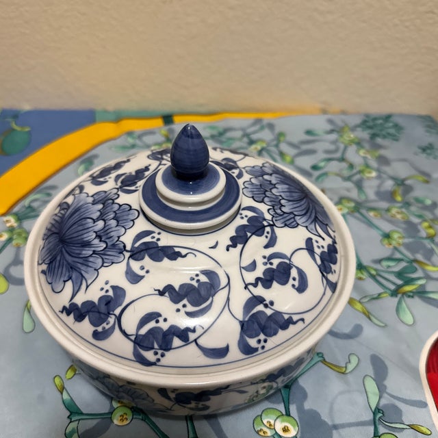Chinoiserie Vintage Chinese Blue and White Porcelain Lidded Small Serving Bowl Chinoiserie Peony For Sale - Image 3 of 7