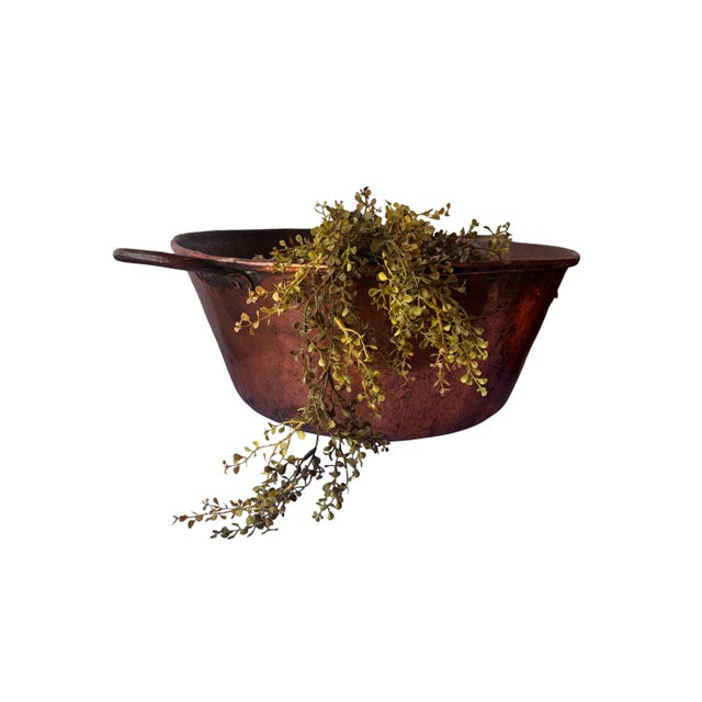 Authentic Vintage 1960s Mexican Heavy Hammered Copper Cookware Decorative Pot - Large For Sale - Image 9 of 11