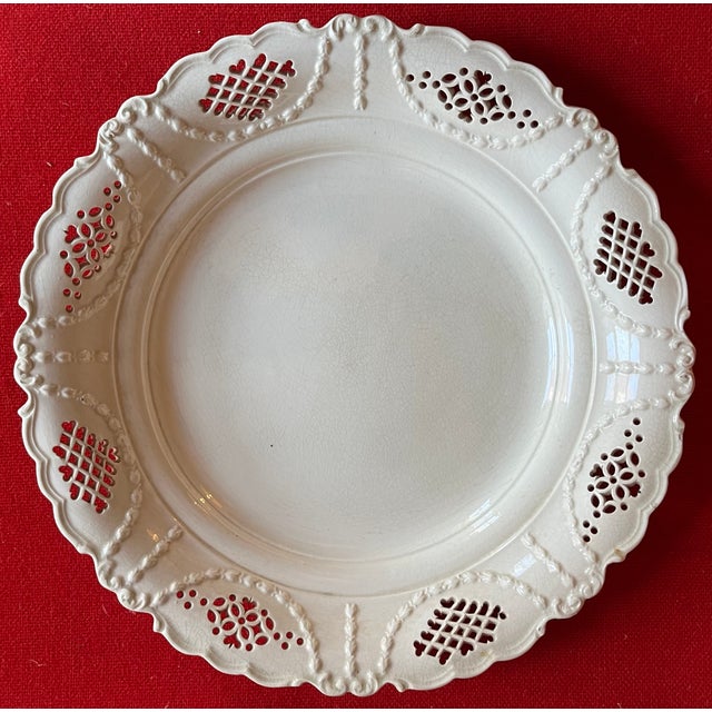 18th Century Antique 18th Century English George III Creamware Charger Plate With Reticulated Border For Sale - Image 5 of 10