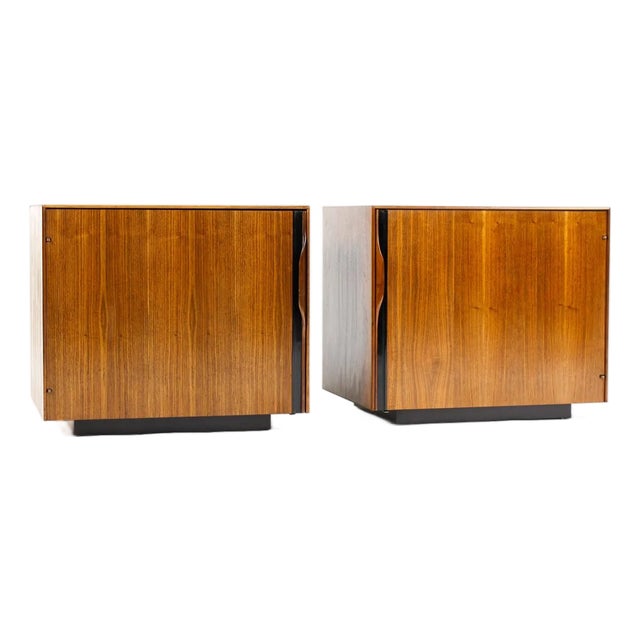 1970s Mid Century Vintage Walnut Nightstand Bedside Cabinet— John Kapel for Glenn of California — Pair For Sale
