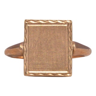 The Knew: Vintage Yellow Gold Rectangular Signet Ring For Sale