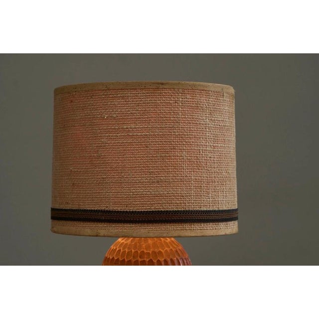 1940s Table Lamp in Carved Wood with Shade in Woven Jute, 1960s For Sale - Image 5 of 15
