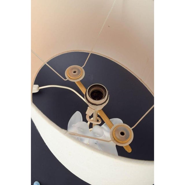 Pressed and Frosted Crystal Glass Table Lamp with Doves from Lalique, 1970s For Sale - Image 3 of 5