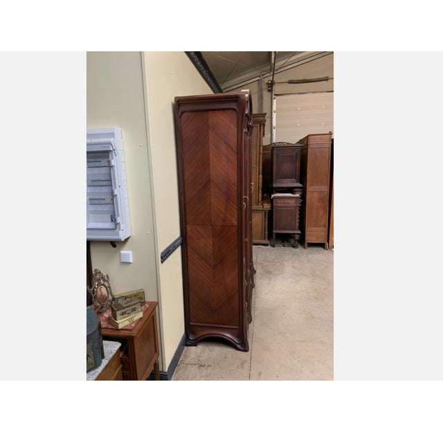Age: circa 1900 Wood: solid and veneered walnut, interior: solid oak and bird's-eye maple. Condition: very good, well-...