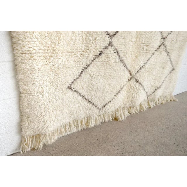 Textile Vintage Handwoven Moroccan Beni Ourain Wool Area Floor Rug, 5’4” X 6’9” For Sale - Image 7 of 10