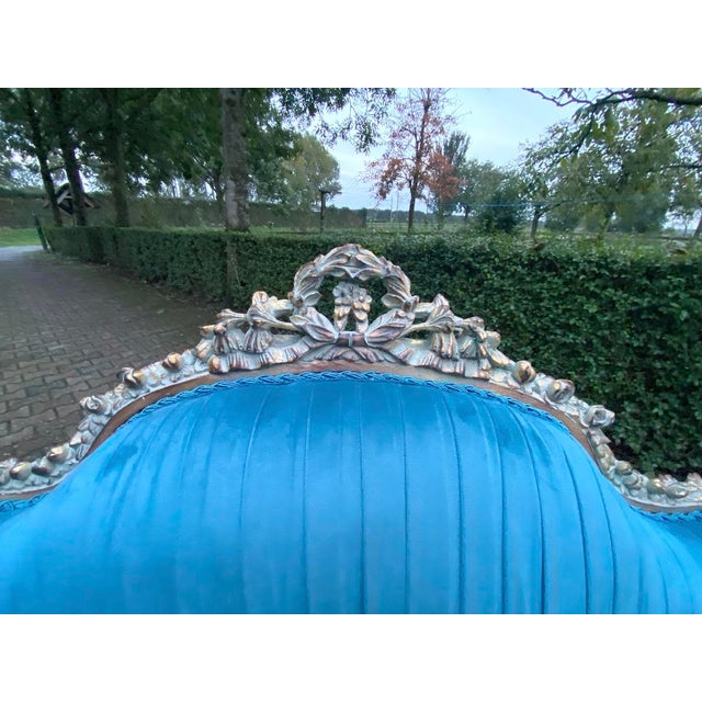 1970 French Louis XVI Pastel Beech Blue Velvet Settee For Sale - Image 14 of 15