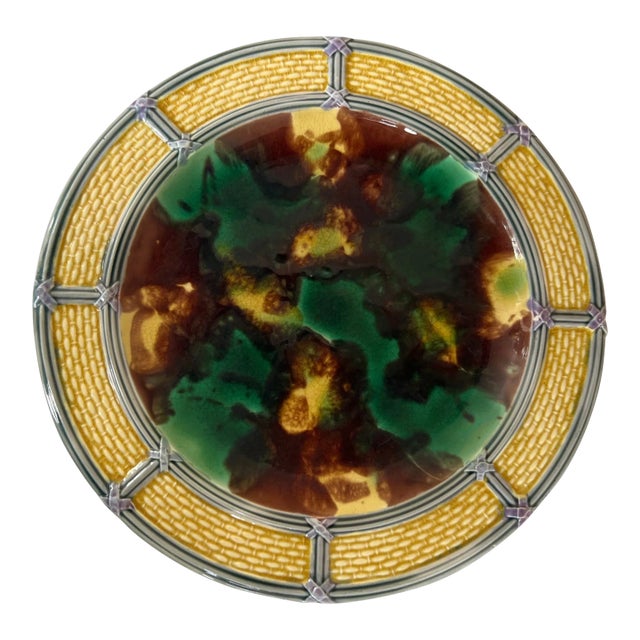 19th Century Wedgwood Majolica Plate With Basketweave Rim For Sale
