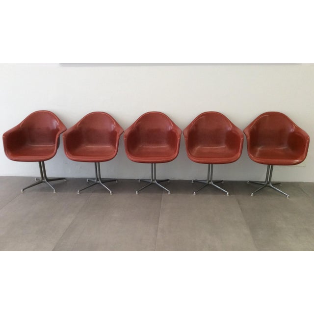 Metal Armchairs and One La Fonda Chair by Charles & Ray Eames for Herman Miller, 1970s, Set of 6 For Sale - Image 7 of 14