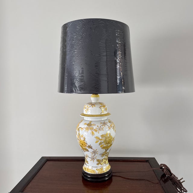 Vintage Chinese Yellow and White Ginger Jar Table Lamp - 23” For Sale In Chicago - Image 6 of 12