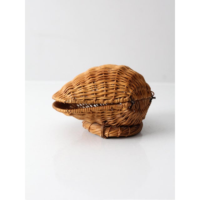 Vintage Wicker Clam Shell Basket With Lid For Sale - Image 4 of 10