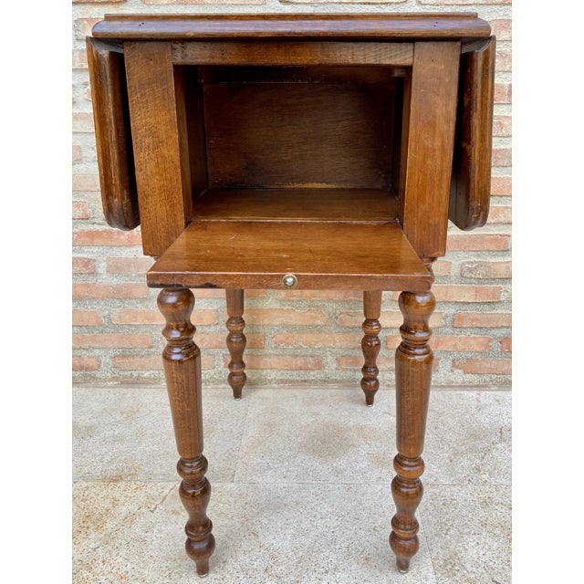 Brown English Regency Walnut Table with Wings, 1890s For Sale - Image 8 of 18