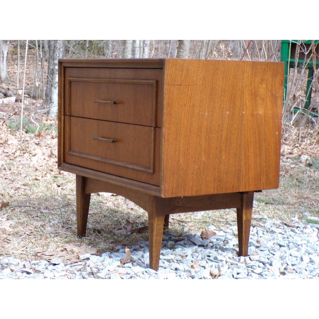 Vintage Mid Century Modern Bassett Furniture Walnut Nightstand End Table For Sale - Image 10 of 12