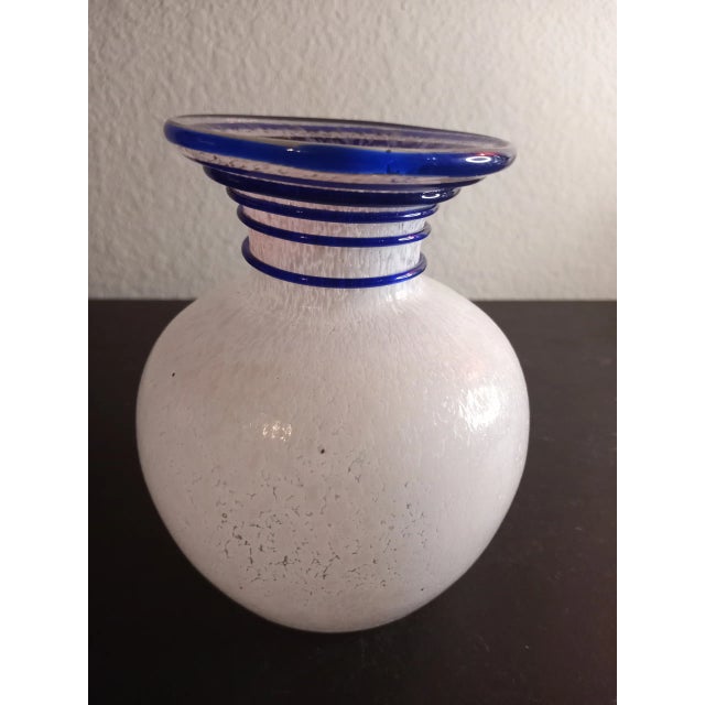 1980s Blown Spatter Bud Vase With Spiral Cobalt Blue Rigaree For Sale - Image 9 of 9