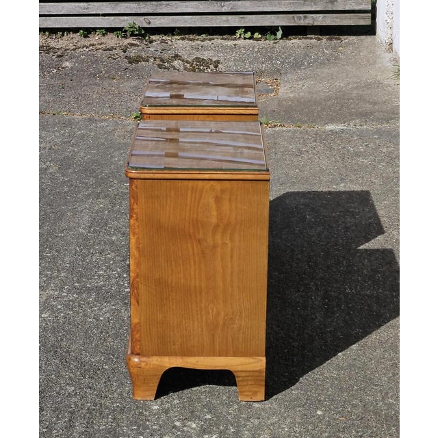 Vintage French Art Deco Nightstands in Burled Wood and Glass, 1930s, Set of 2 For Sale - Image 13 of 18