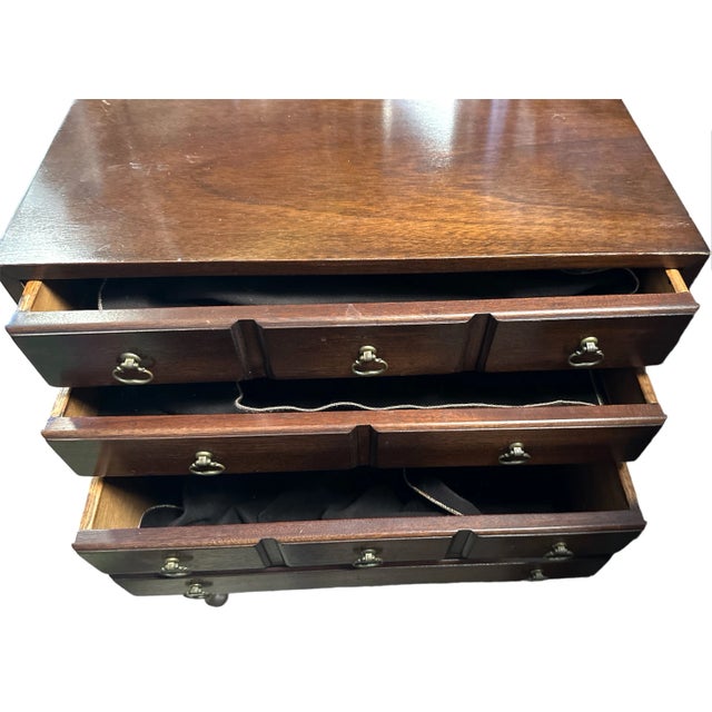 Vintage Hickory Chair Co. Mahogany Queen Anne Style Silver Chest of Drawers C.1940 For Sale In Chicago - Image 6 of 12
