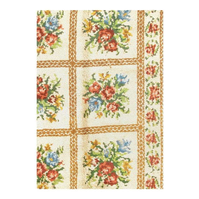 This elegant Hand made Aubusson Beige rug is a resplendent example of the lush architectural style and romantic botanical...