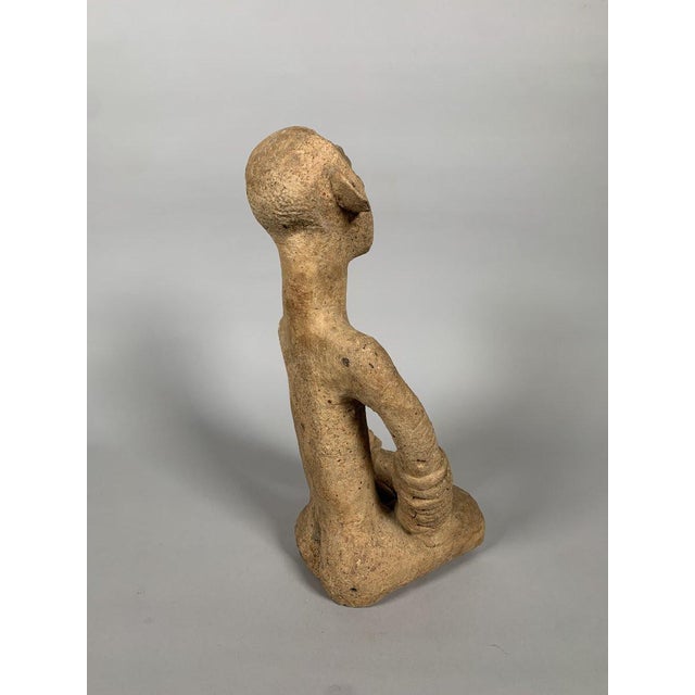 Tan Title: Bankoni statuette, Mali, 13th-15th century, terracotta, red ochre, African tribal art For Sale - Image 8 of 9