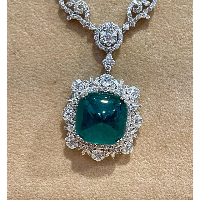 GIA 17 Ct Sugar Loaf Cabochon Colombian Emerald & 13 Ct Diamond Necklace 18KWG For Sale - Image 4 of 18