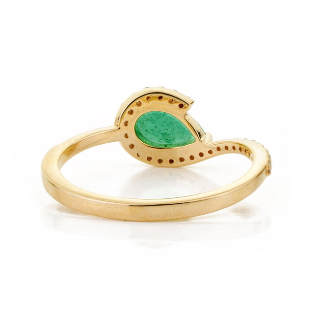 14k Gold Contemporary Pear-Shaped Emerald & Diamond Halo Bypass Ring Size 5.5 For Sale - Image 9 of 15