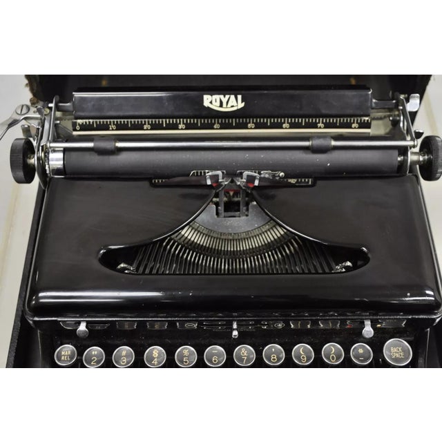 Early 20th Century Royal Model O Touch Control Glossy Black Portable Manual Typewriter in Case For Sale - Image 4 of 12