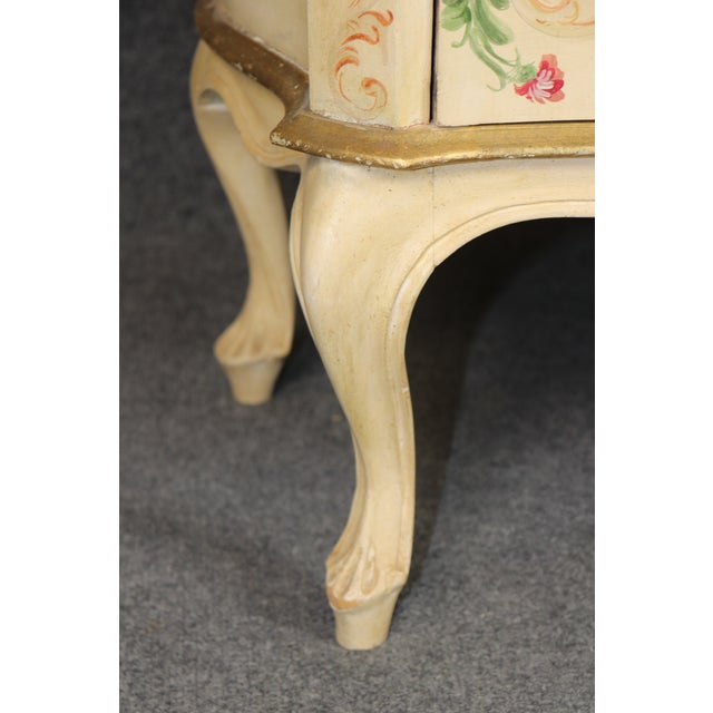 Vintage Italian Venetian Style Creme Painted Decorated and Gilt Commode C. 1950s For Sale - Image 13 of 14