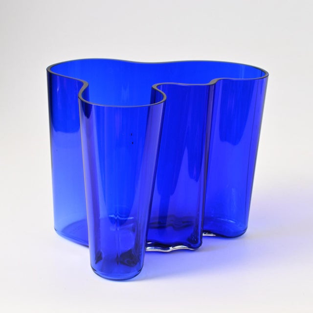Large Cobalt Blue Savoy Vase in Glass by Alvar Aalto for Iittala, 1992 For Sale - Image 6 of 10