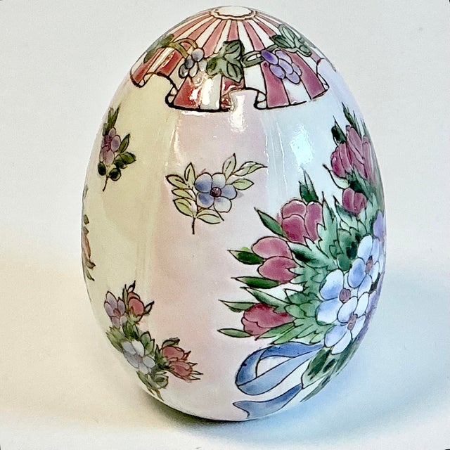 1980s Vintage Boho Chic Hollywood Regency Hand-Painted Ceramic Egg - Easter. For Sale - Image 10 of 14