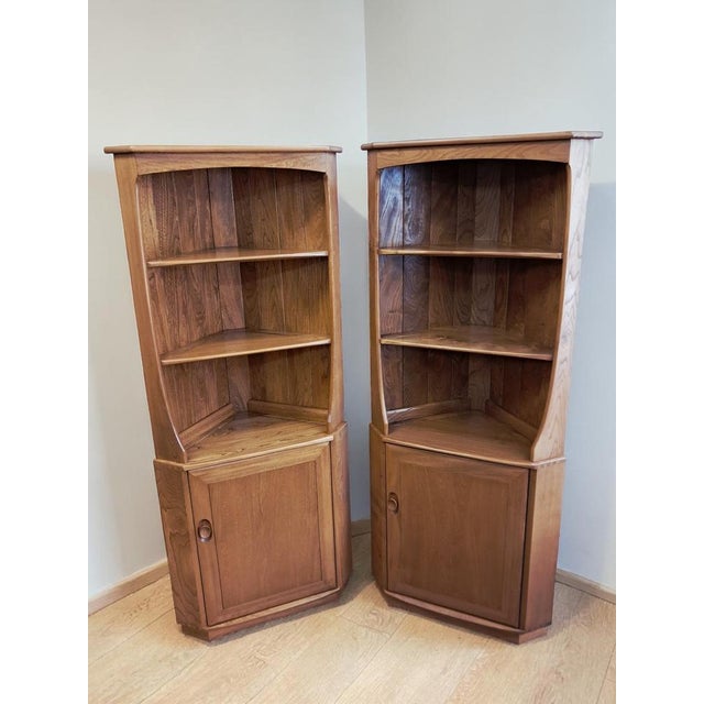 Mid-Century Modern Mid-Century Modern Windsor Corner Display Units in Elm by Lucian Ercolani for Ercol, 1980s, Set of 2 For Sale - Image 3 of 18