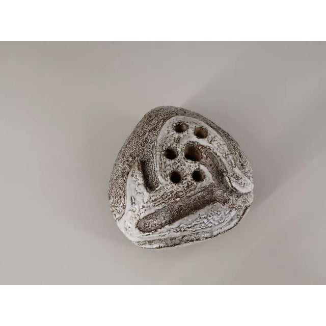 White Vintage Flower Spade Vase in Ceramic, 1960s For Sale - Image 8 of 10