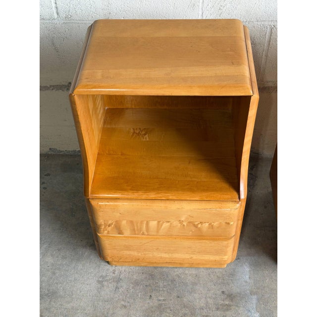 Pair of Heywood-Wakefield Maple Nightstands Sculptural Solid Wood Bedroom Bedside Tables Mid-Century Modern 1950s For Sale In Los Angeles - Image 6 of 10