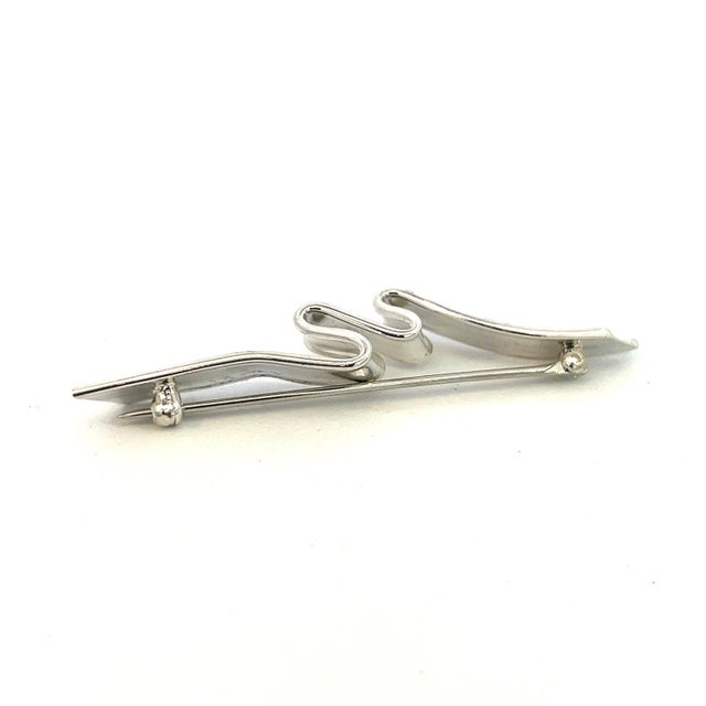 1990s 1990s Tiffany & Co Estate Wave Brooch Sterling Silver 5 Grams For Sale - Image 5 of 12
